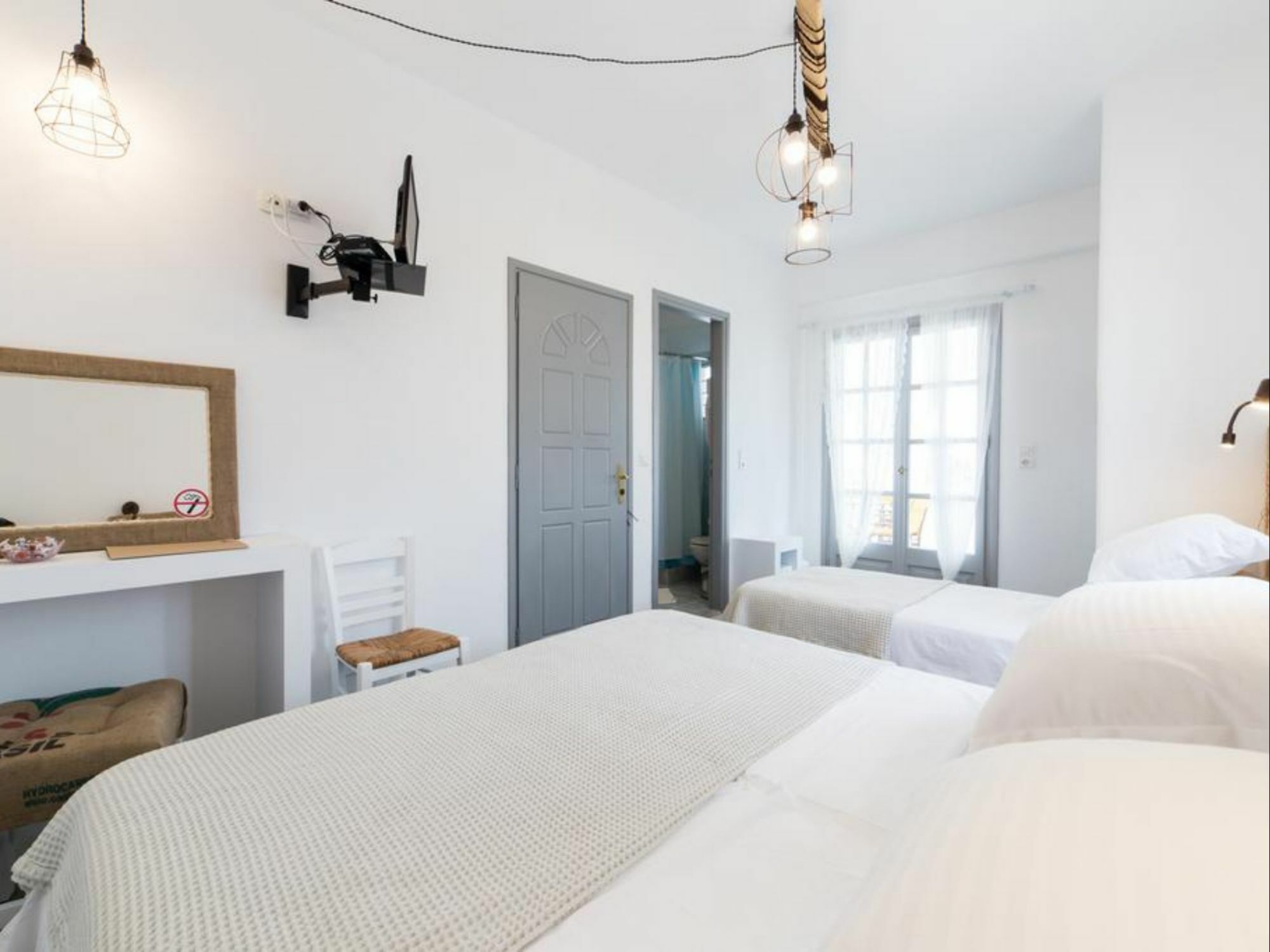 Evi Rooms Alikí エクステリア 写真